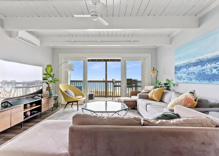 Holiday home Relaxing Direct Oceanfront Beachfront Retreat