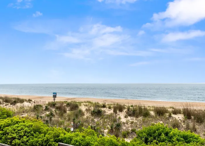Relaxing Direct Oceanfront Beachfront Retreat *