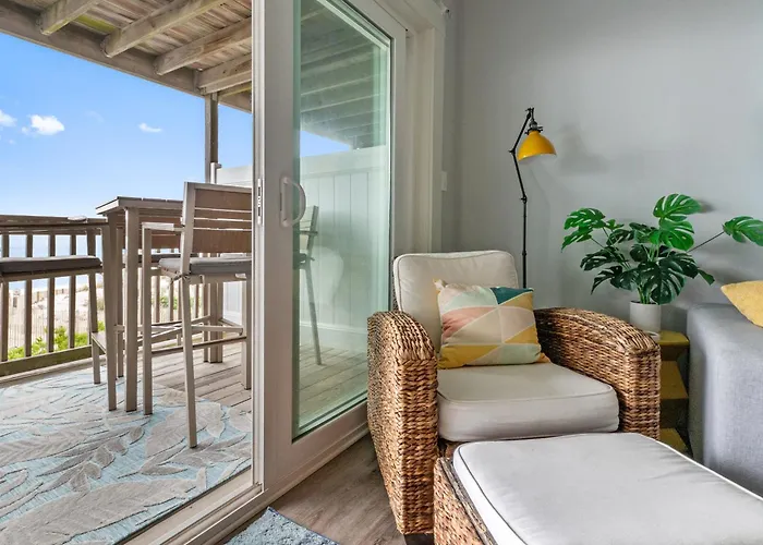 Holiday home Relaxing Direct Oceanfront Beachfront Retreat *